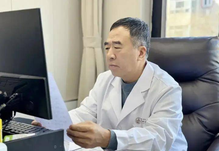 跨越千里的好孕礼！新疆患者寄锦旗致谢北京融科眩晕刘龙生