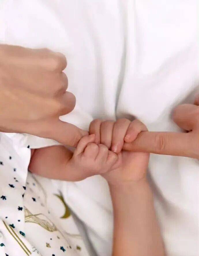 今日热点：卢靖姗韩庚官宣二胎出生；路行退出《再见爱人5》……