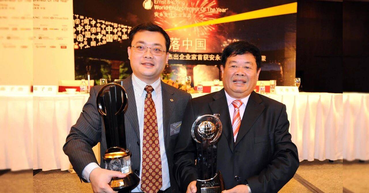 原创            80岁曹德旺功成名退：把福耀交给曹晖，把大学交给王树国