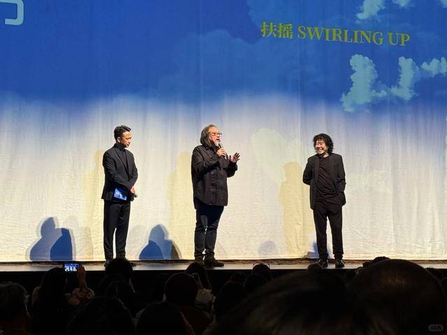 乌镇偶遇明星，王一楠脸又僵又肿，刘琳自然老去，童瑶咋长这样？