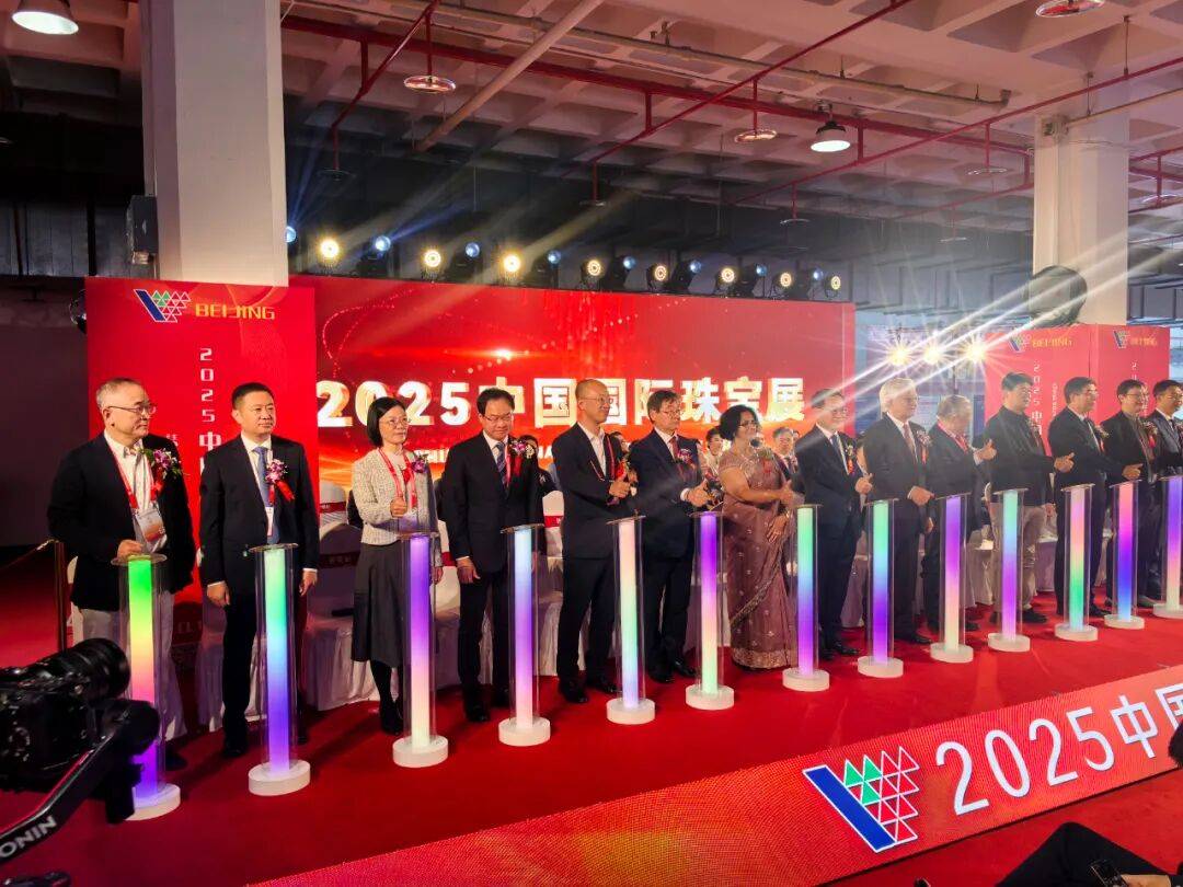 匠心铸就辉煌 阜新玛瑙闪耀2025中国国际珠宝展