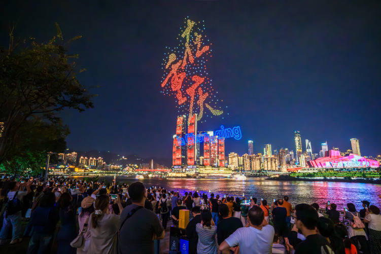 “新韵重庆”无人机灯光秀迎来中国文化艺术系列主题展演