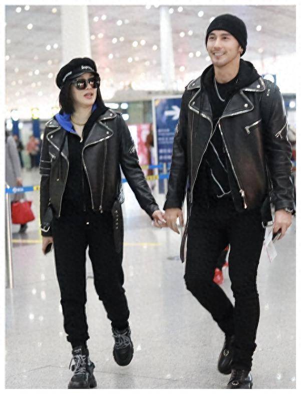 原创            55岁钟丽缇近况，皮肤白皙身材傲人，坦言对小12岁老公老牛吃嫩草