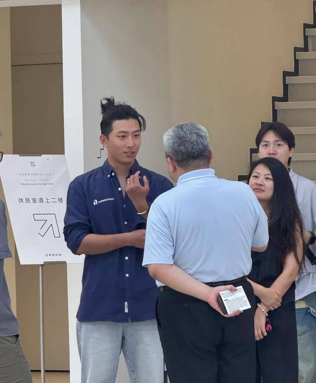 原创            难怪窦骁不怕赌王家族，他家世背景被扒，祖上3代都不好惹