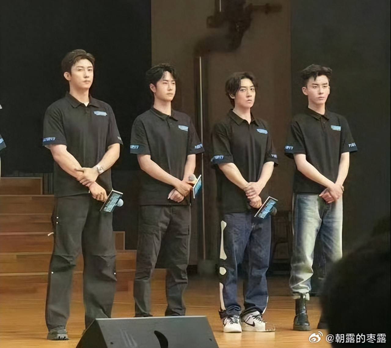 原创            内娱男星都防黄景瑜?综艺互怼笑疯,真相是铁哥们!