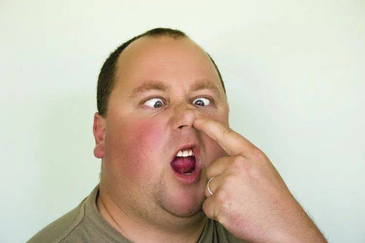 总是忍不住想挖鼻孔？你可能得了这种病！长期挖鼻孔，会有哪些危害？