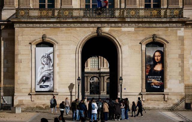 卢浮宫珠宝被抢，安全漏洞令人咋舌