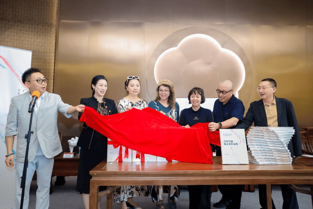 《自得堂藏杨之光作品集》新书发布会在广州艺术博物院举行