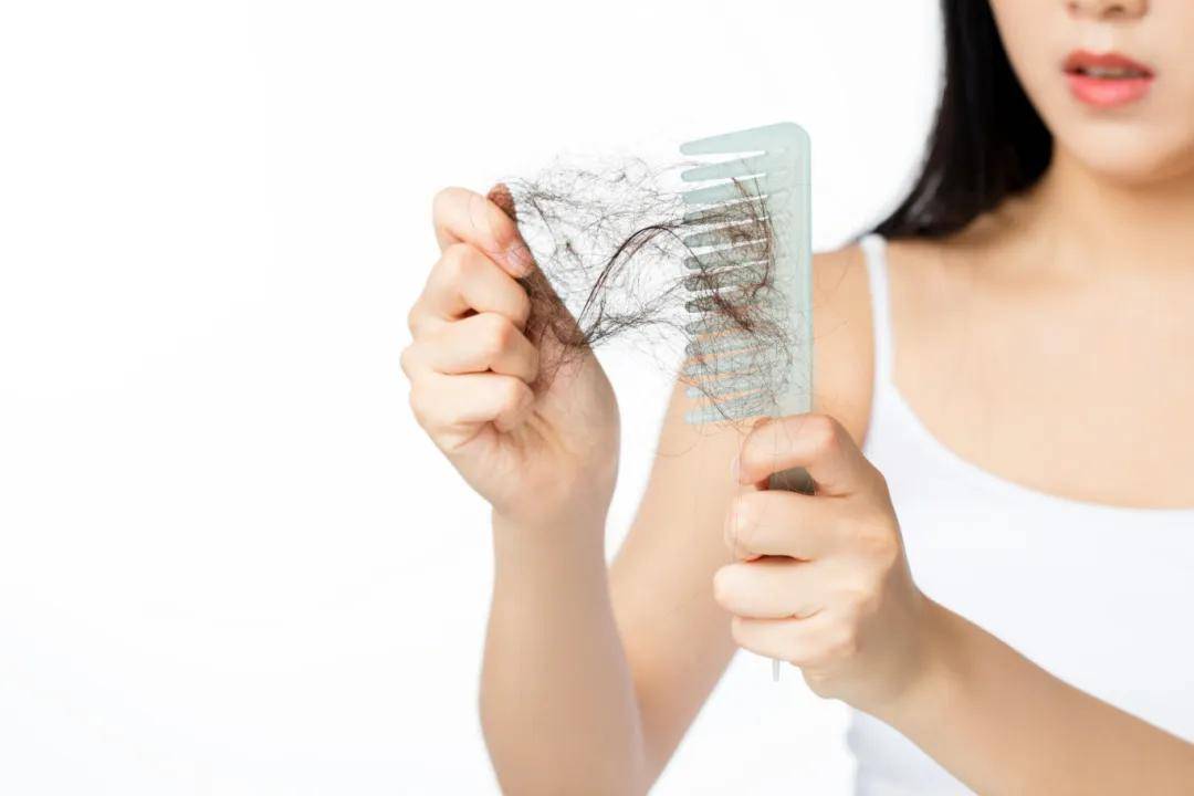 这几个治脱发的“偏方”，可能越用越秃！