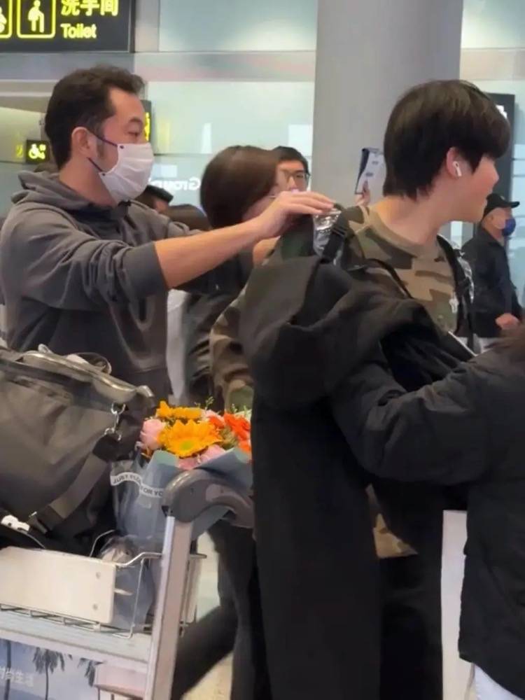 胡可沙溢接机俩儿子 安吉鱼儿身高超过爸爸