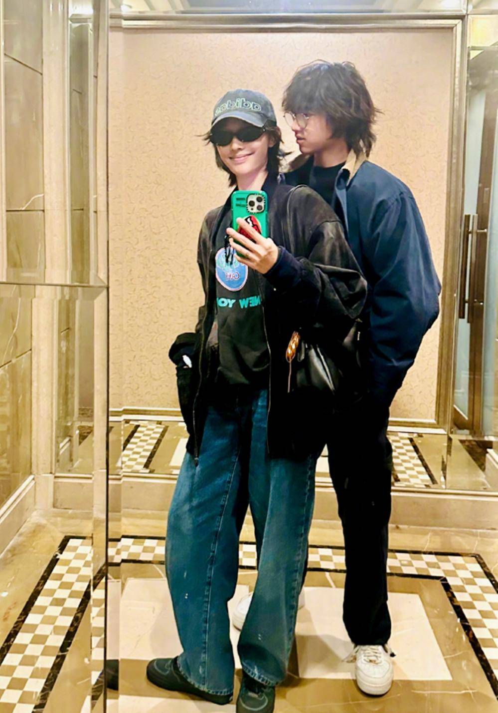 原创            白百何前夫约会被拍，陈羽凡都50了打扮很潮，与女友看不出差18岁