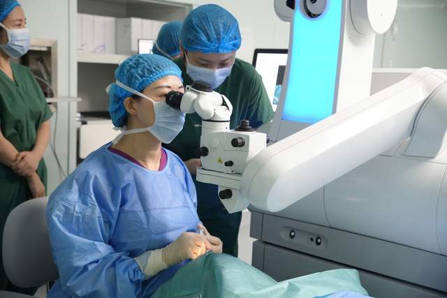 参加公务员体检可以做哪种近视手术，彭艳丽院长建议考生提前规划