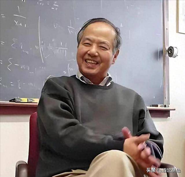 原创            送别杨振宁后,看了下他的“老友”李政道,发现他夫人是真贤内助