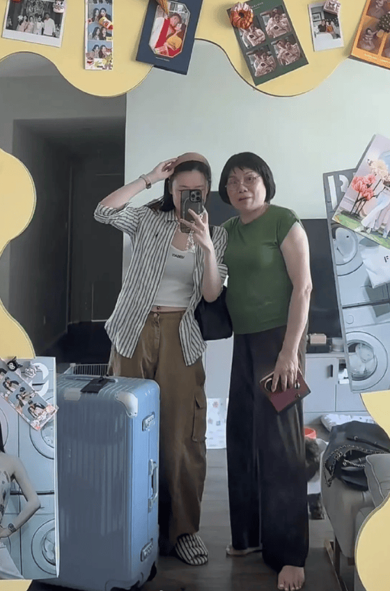 范志毅老母亲和孙女游轮旅行，70多岁很显年轻，和范斯晶一般高！