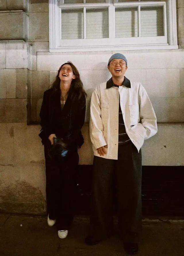 原创            刘强东可能要睡不着了？章泽天外出看会展，竟是和杜海涛一起