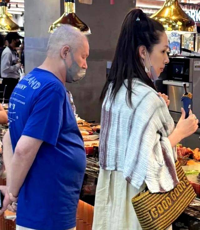 原创            郭碧婷爸爸连发5条动态力挺亲家向太，坦言患肺癌，积极治疗中