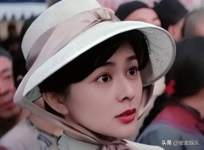 原创            关之琳的母亲有多漂亮？娇媚冷艳颜值出众，美得惊为天人！