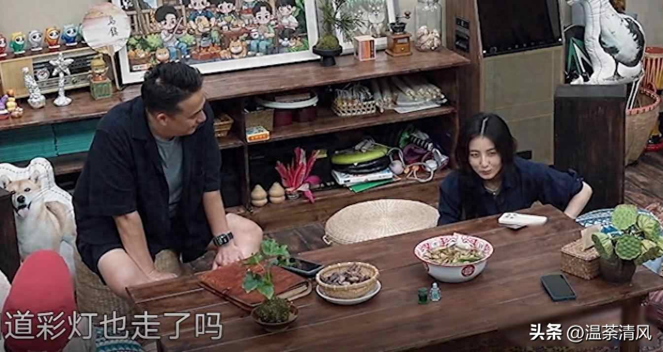 原创            蘑菇屋厨房空了，话剧舞台亮了，黄磊的55岁新生活藏着秘密？