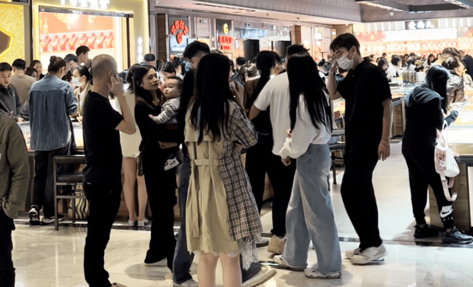 税务总局：国庆中秋假期珠宝首饰销售收入同比增长41.1%