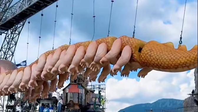 丽江一景区画风诡异？大众艺术应如何个性化表达