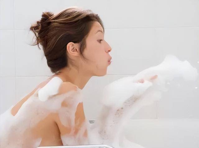 原创            脑梗是洗澡“洗”出来的？医生提醒：不想患上脑梗，洗澡注意6点