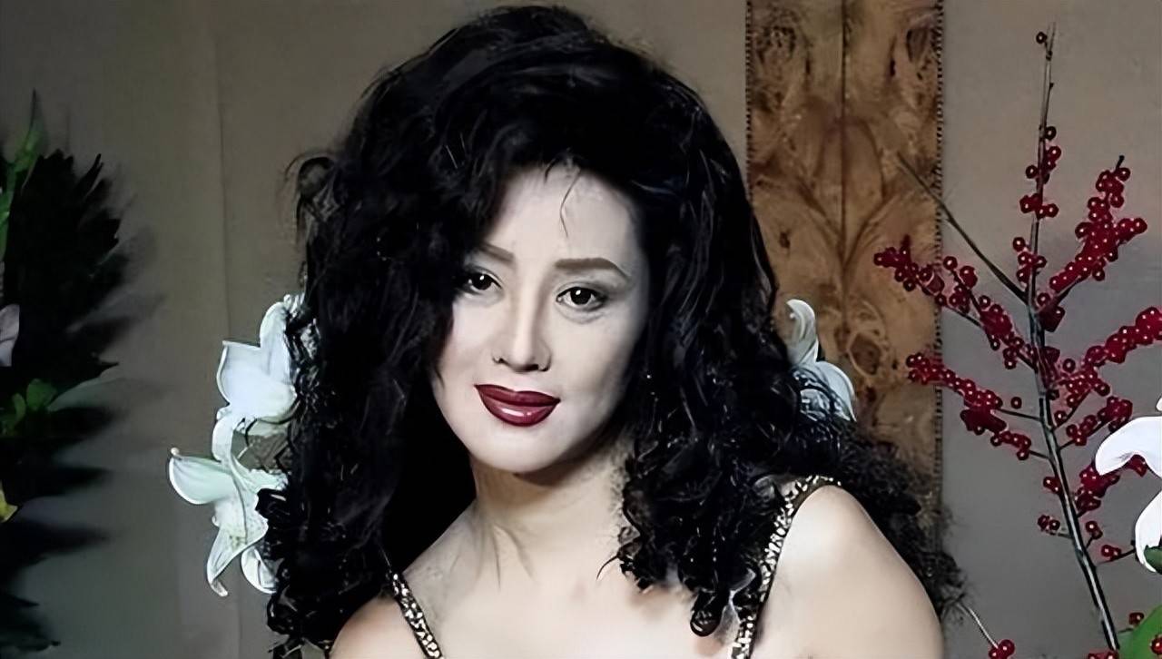 原创            中国第一美妇有多美？坐牢离婚拍三级片，还因太美被克林顿接见！