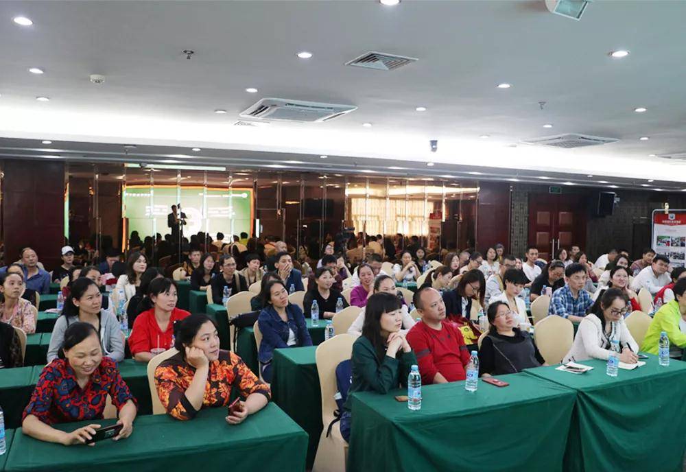 青岛中域教育：家长如何应对青少年的独立需求