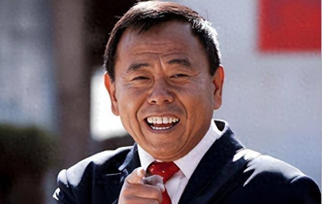 原创            潘长江澄清移民美国谣言，又否认“四个老婆”传闻，形象危机难缓