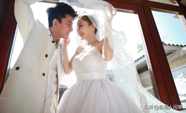 原创            上海时装周，李小璐压轴出场，生图下颈纹抢镜，治好了我容貌焦虑