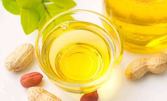 原创            花生油再次被关注！医生再三提醒：吃花生油时，一定要注意这3点