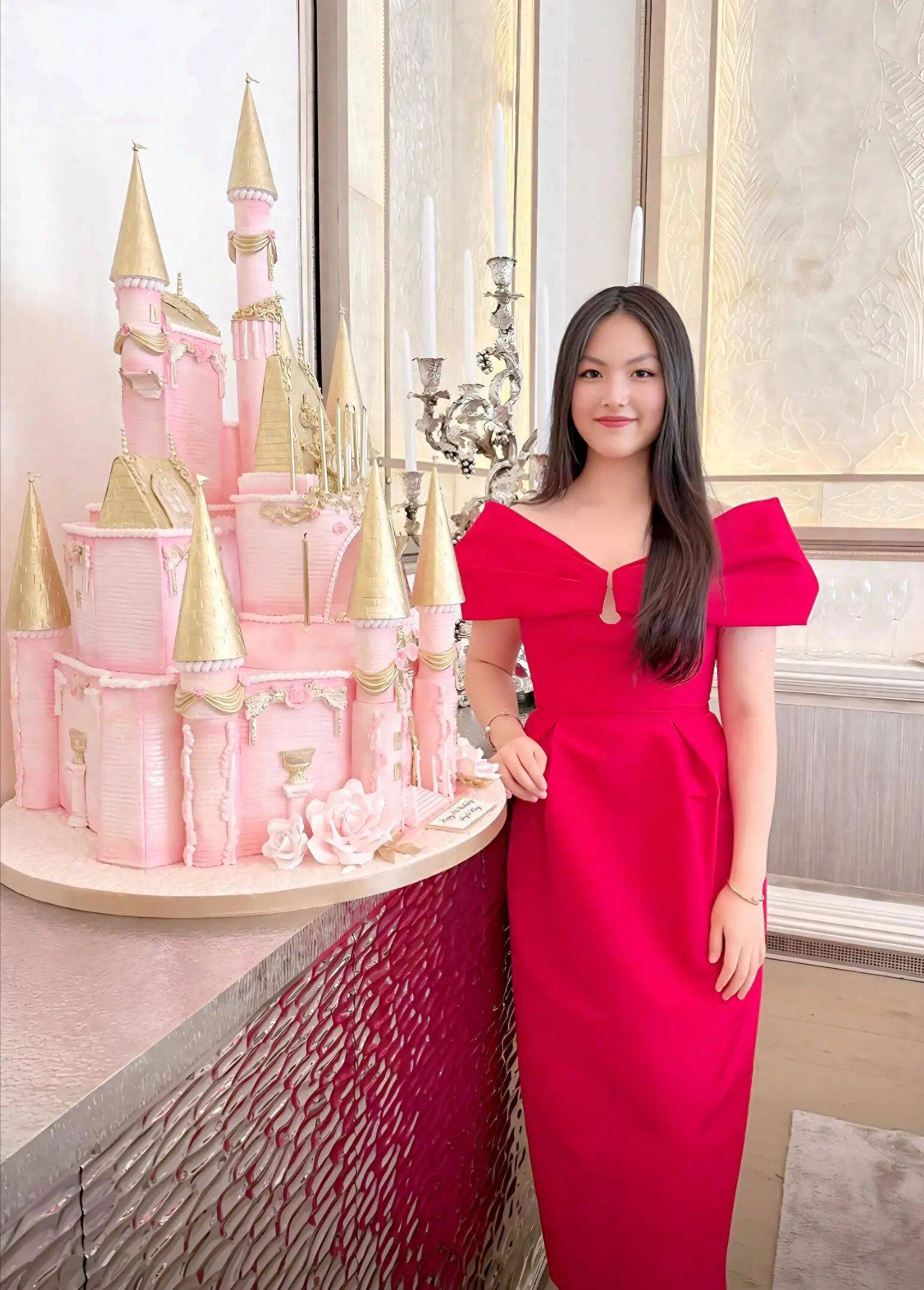 李湘为女儿庆生！女儿16岁像26岁 网友惊呼：太成熟！