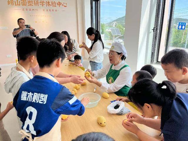 青岛市崂山区王哥庄街道 非遗技艺与艺术空间赋能民宿集聚区高质量发展