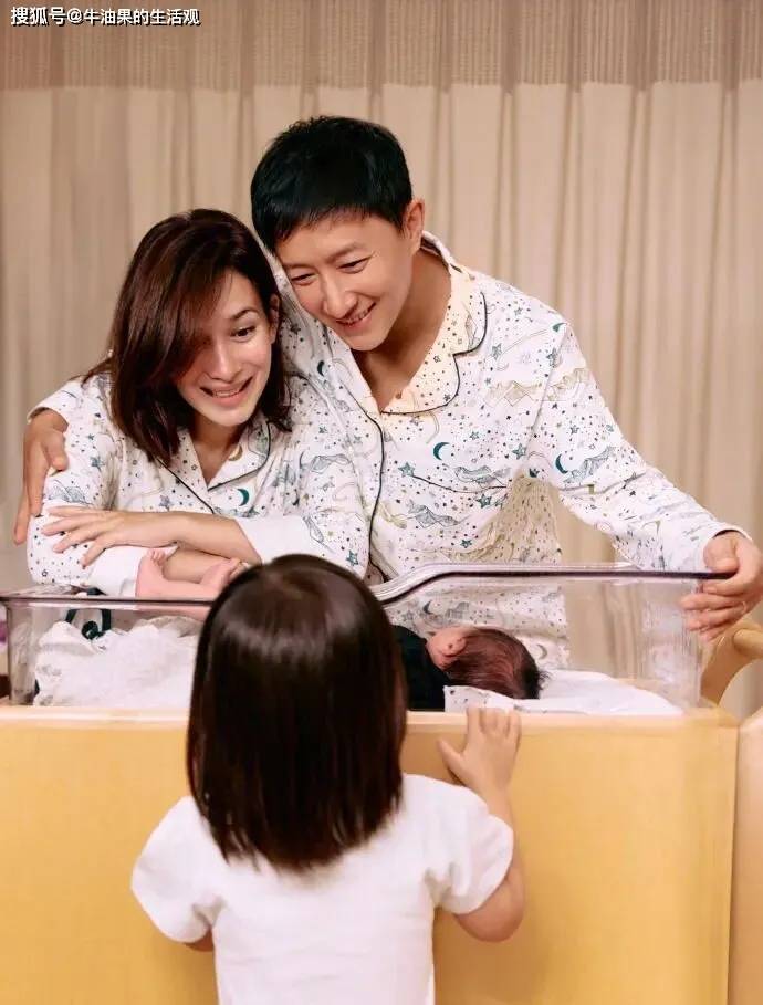 原创            韩庚卢靖姗官宣二胎生子，儿女双全让人羡慕，AA制婚姻模式引争议