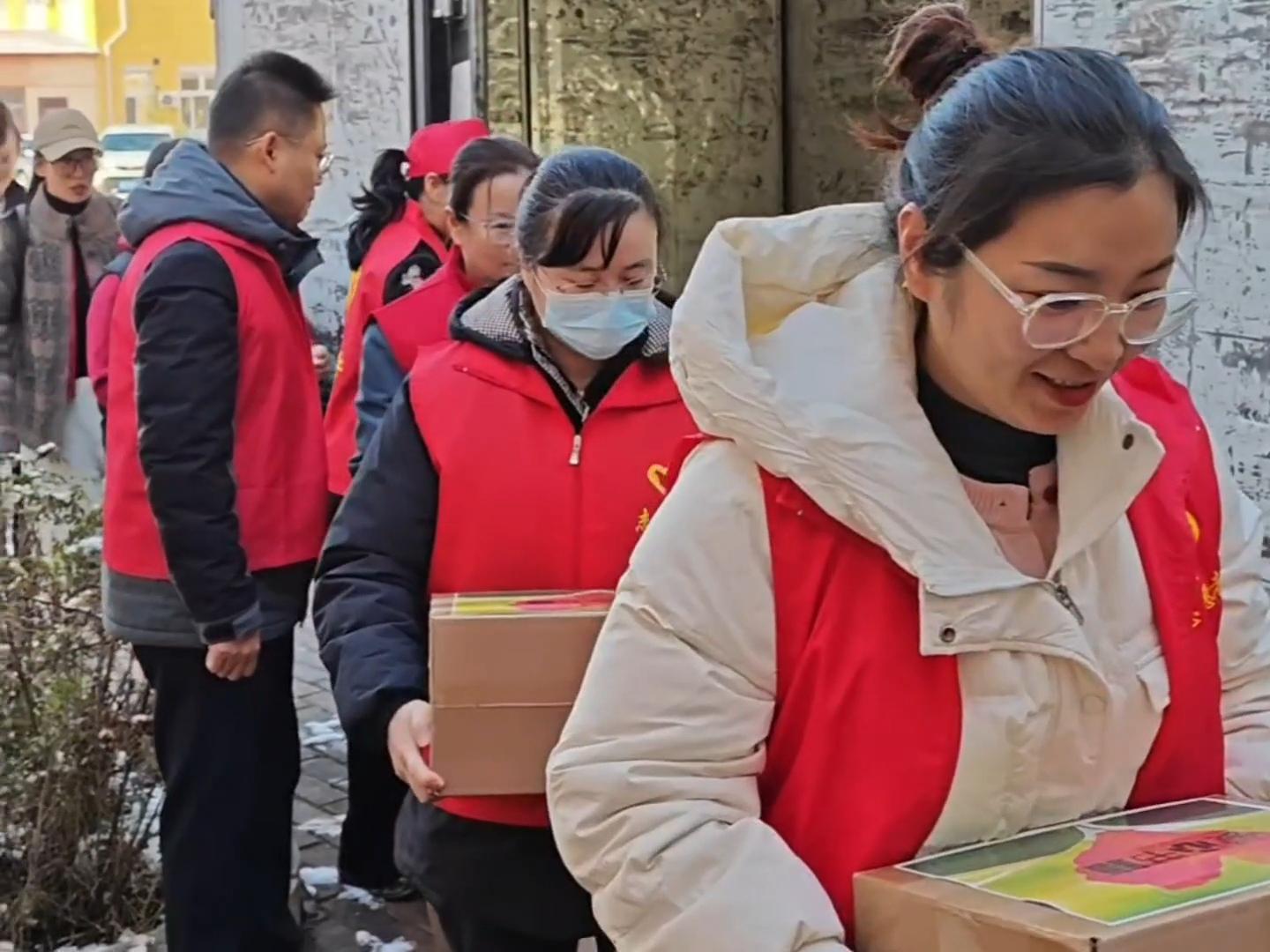 “文化下乡”暖人心！1800册爱心书籍进乡村