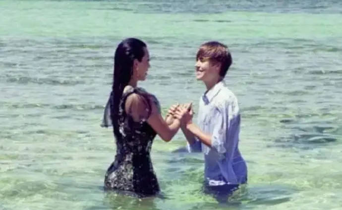 卡戴珊后悔曾与16岁的比伯拍性感写真：究竟是谁认为这是好主意？