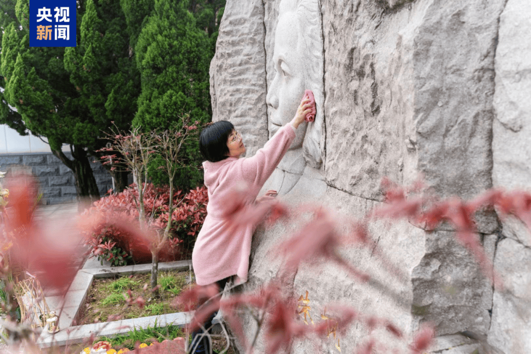这条归家路，她走了60年……
