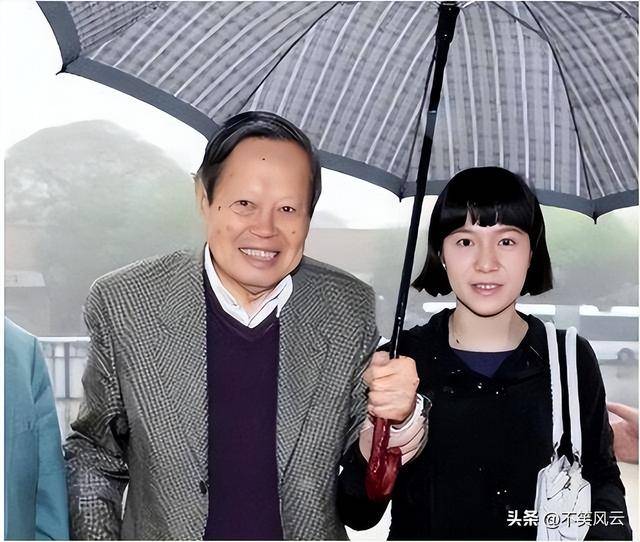 原创            别争了，杨先生工资其实都捐了，翁帆也只获清华别墅的生前居住权