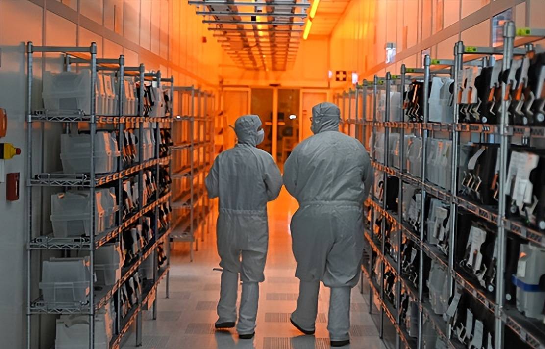 中美要握手言和了？欧盟立马变脸，突然给中国“戴高帽”，周四在布鲁塞尔不见不散！