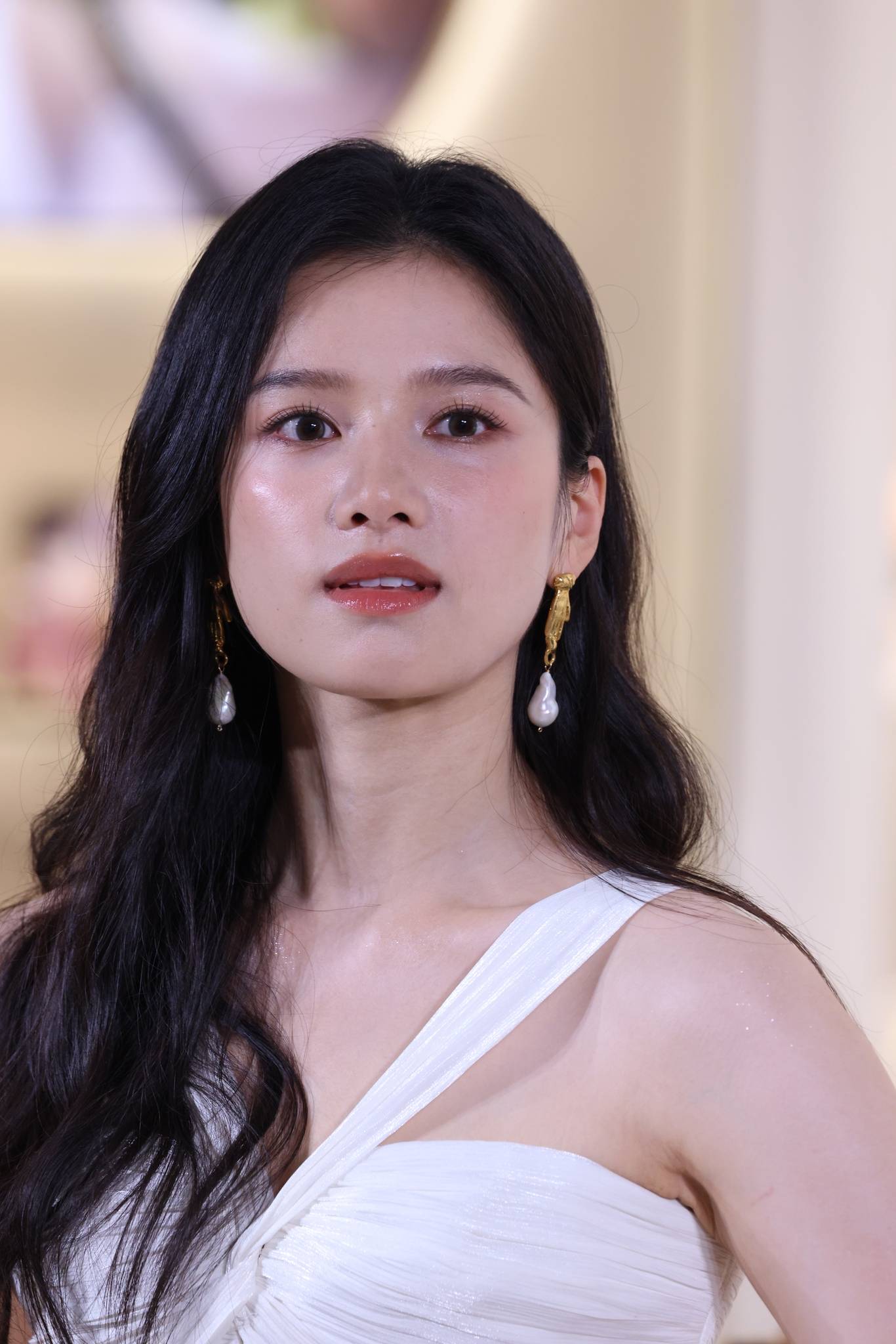 张婧怡出席活动生图曝光！怼脸镜头下肌肤零瑕疵