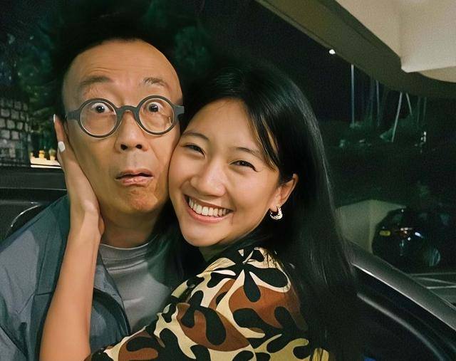 恭喜！香港知名星二代宣布怀孕，老公因鼻子大获封“大鼻版黎明”
