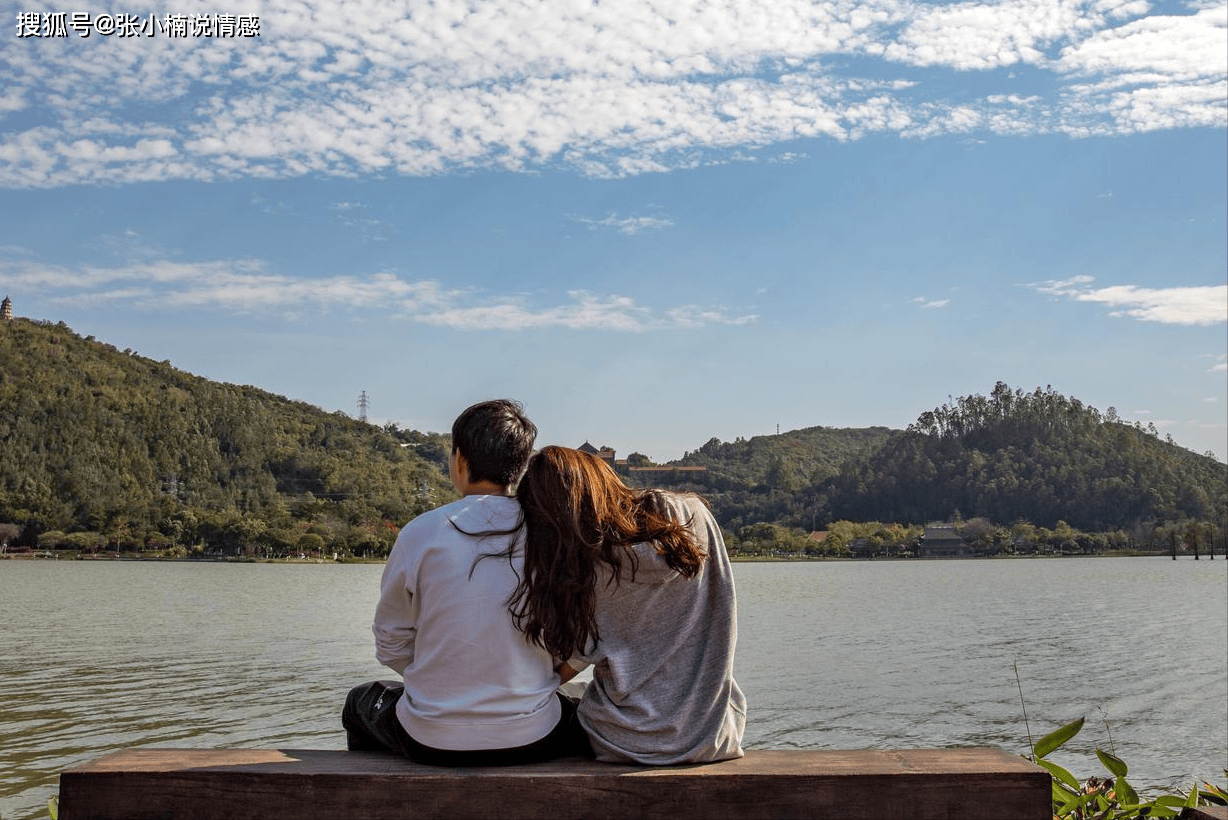 原创            男人爱你还是跟你玩玩，看他在这三个时刻怎么对你，很准