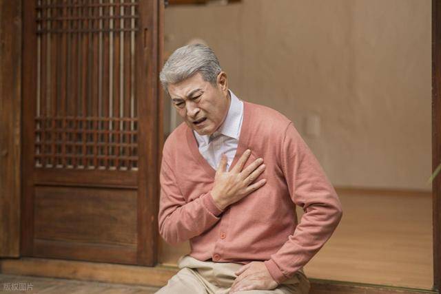 原创            42岁男子频繁心慌，心电图和心脏彩超正常，医生一句话揭开真相