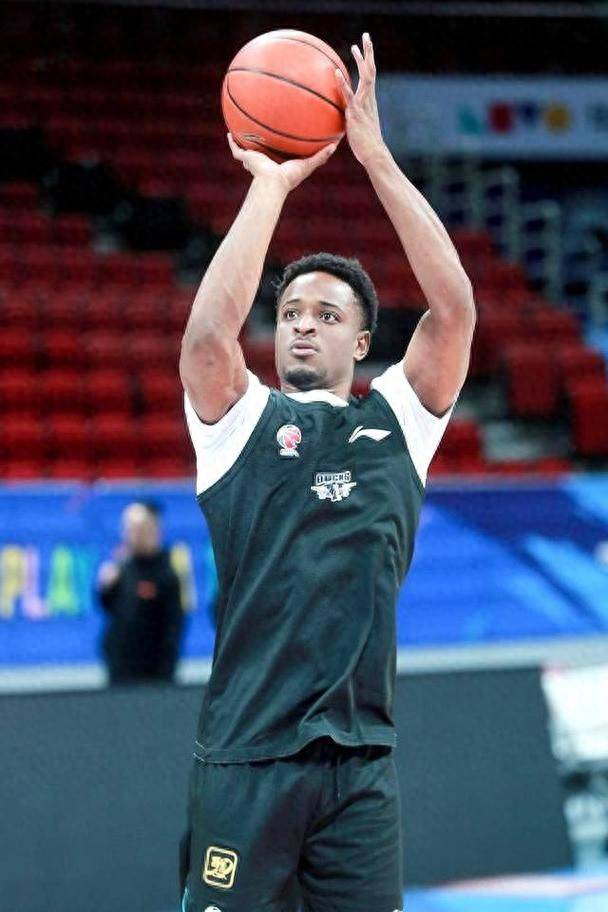 原创            新援凌晨空降！1米90后卫补强短板三大价值浮出水面？