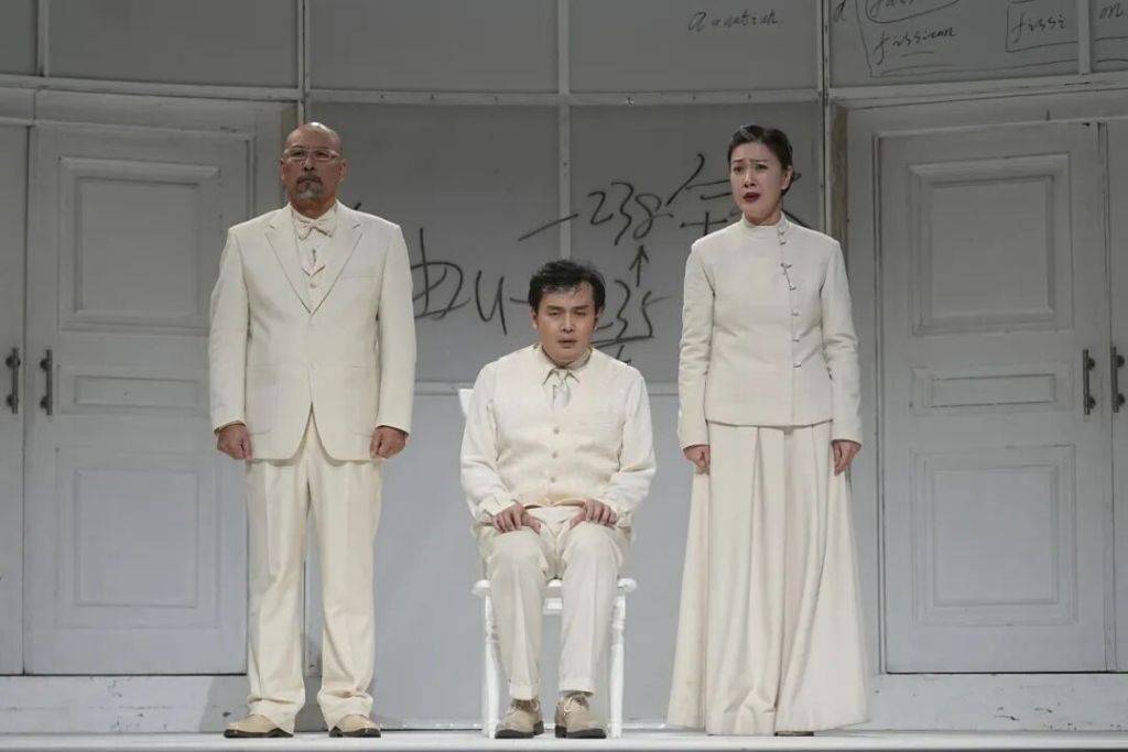 《哥本哈根》再登国话剧场，杨振宁曾赞“艺术与科学相通”