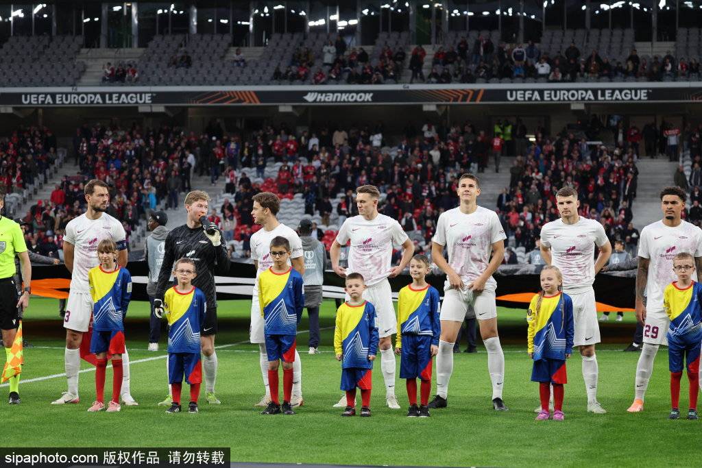 辽宁队重返中超：李金羽与双层大巴的荣耀之旅