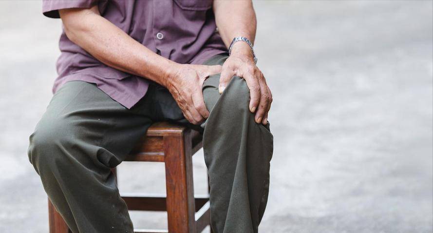 原创            肝癌一查就是晚期？其实双腿早早给了暗示！有7个迹象，尽早筛查