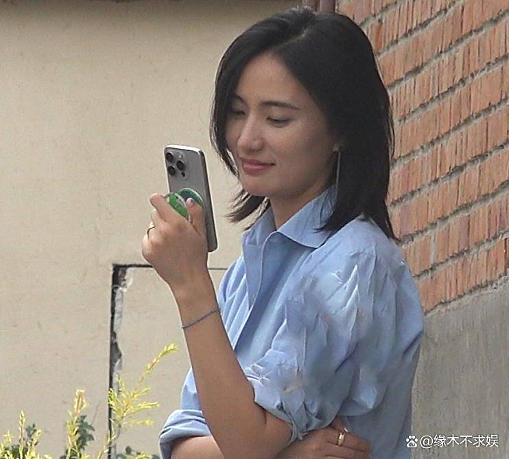 原创            李亚鹏回应离婚，和王菲离婚时也付出太多，海哈金喜露面松弛又开心！