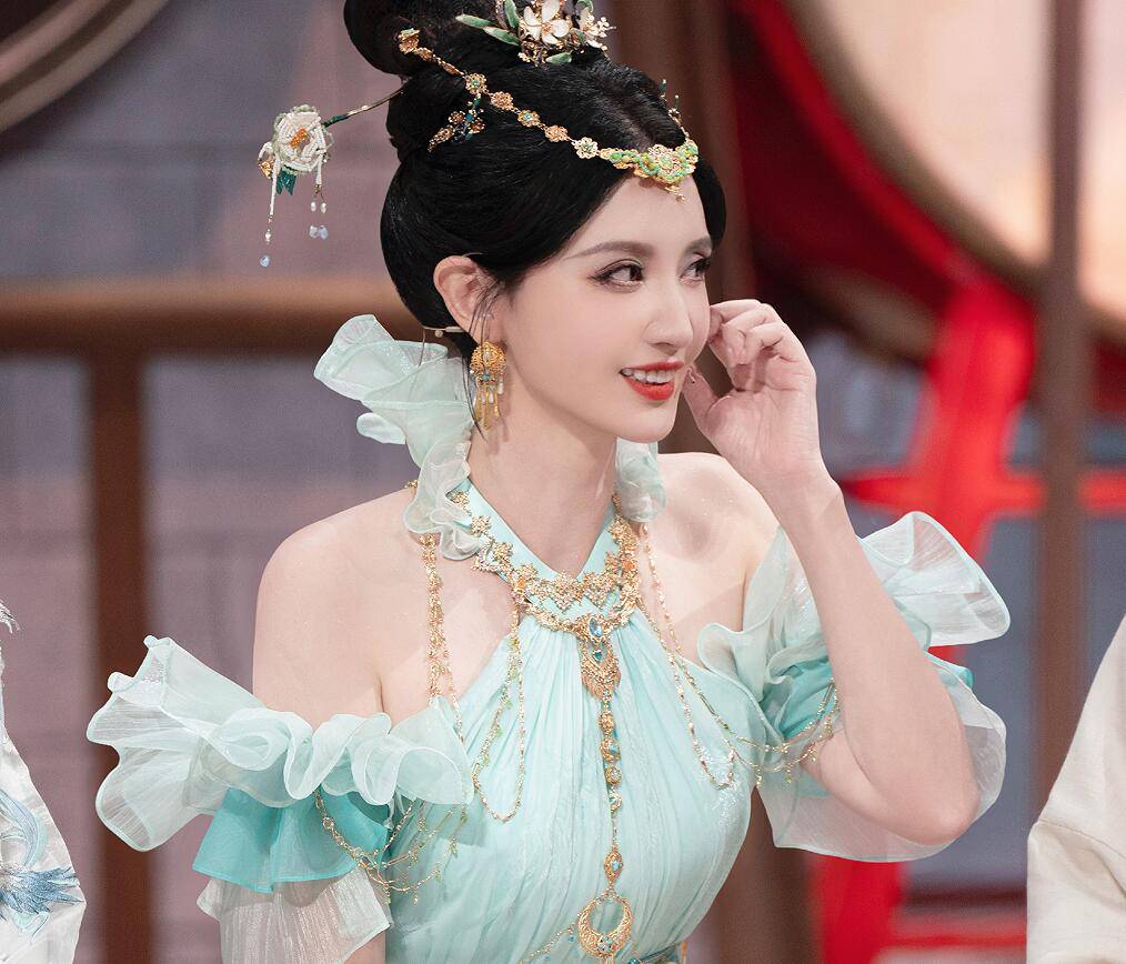 原创            宋亚轩偷摸打，杨迪玩命打，让我看到了《王牌9》常驻该有的担当