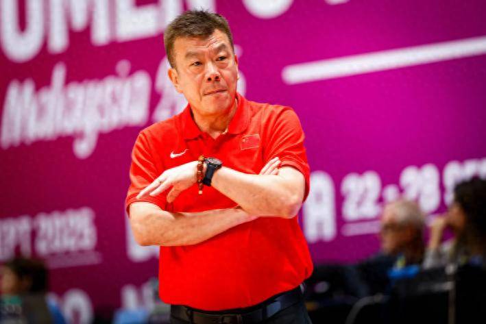 原创            乱到离谱！中国U16女篮6场比赛，李建新“轮换”让球迷看不懂