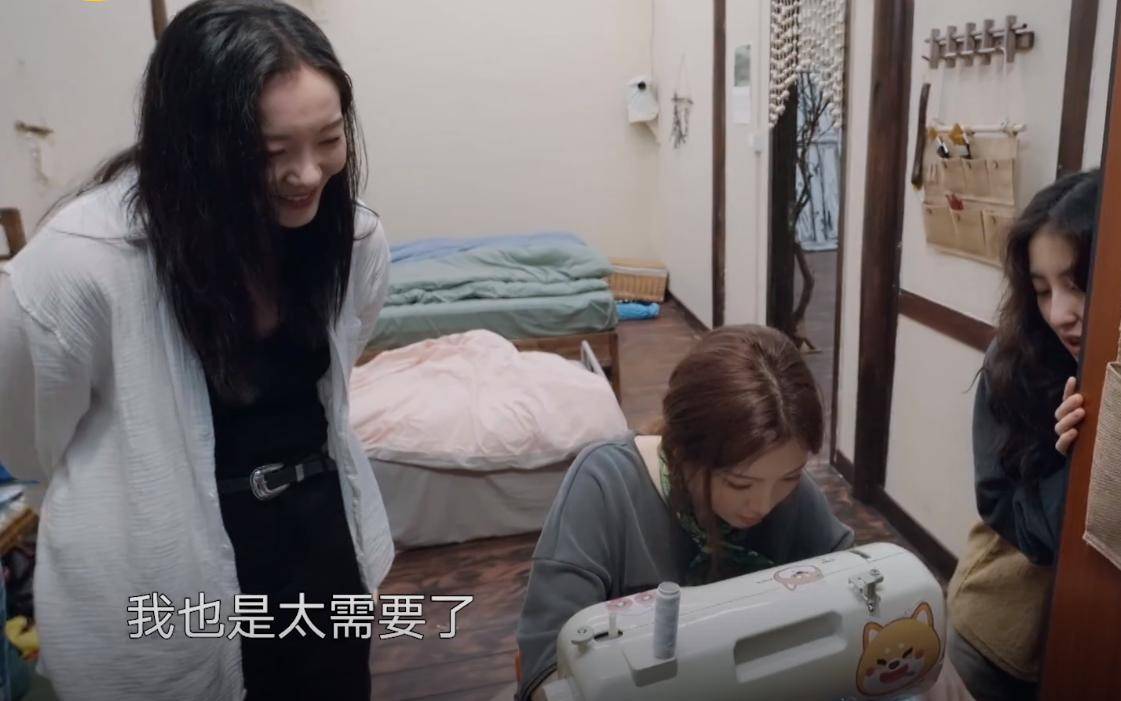 虽然杨超越学历不高，但她的情商、感知、领悟能力超越了许多人！